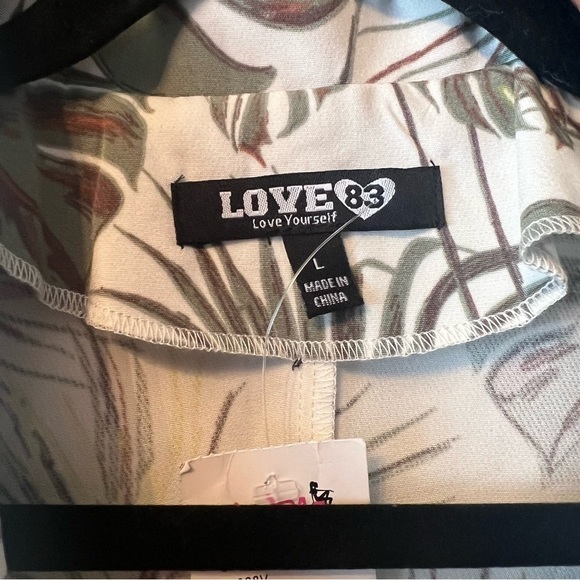 NWT love 83 Machine set preppy set  Size: L Color: white/ tropical print - Picture 4 of 12
